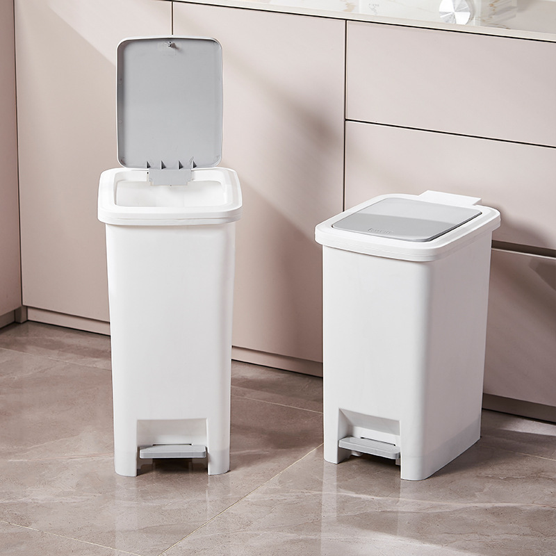 Thùng rác vận hành bằng bàn đạp