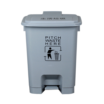 Thùng rác có chân vận hành